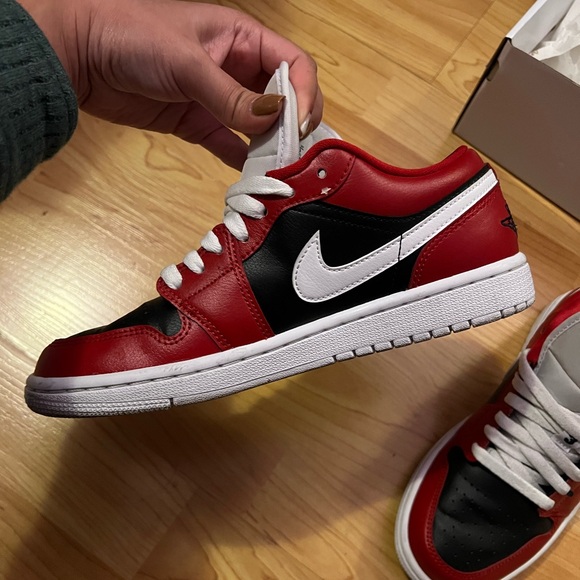 Women’s Air Jordan 1 Low - Picture 9 of 10